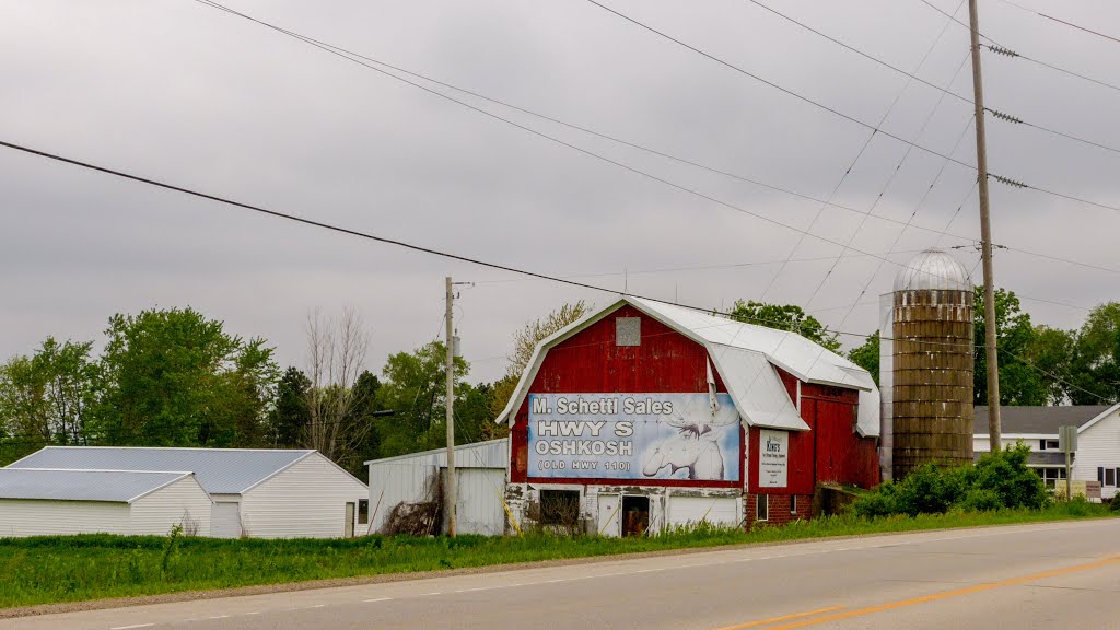 Roadside barn by Rich R