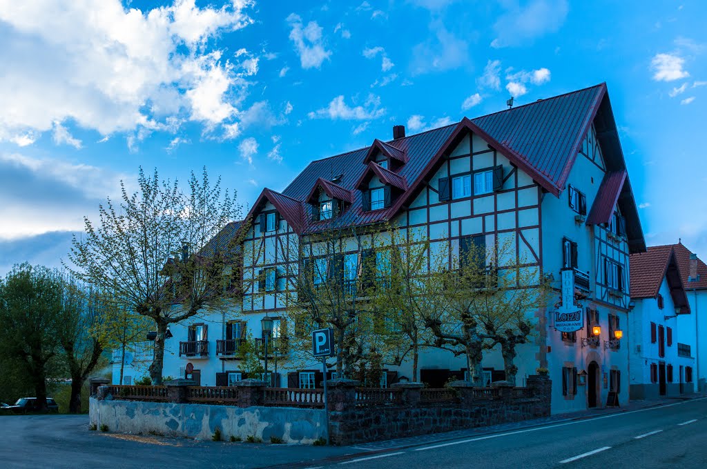 Burguete, sombras en el hotel Loizu by magoncan