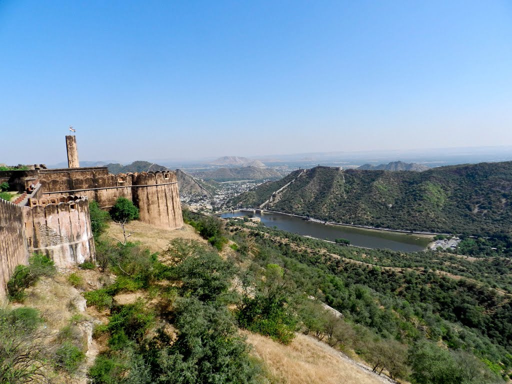 Jaigarh Fort & Maota Lake, Jaipur, Rajasthan by Jereesh Thomas