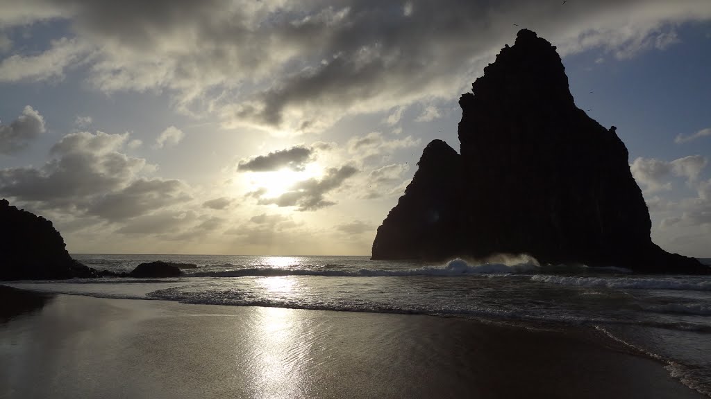 Morro Dois Irmãos entardecer by Márcio Mattos