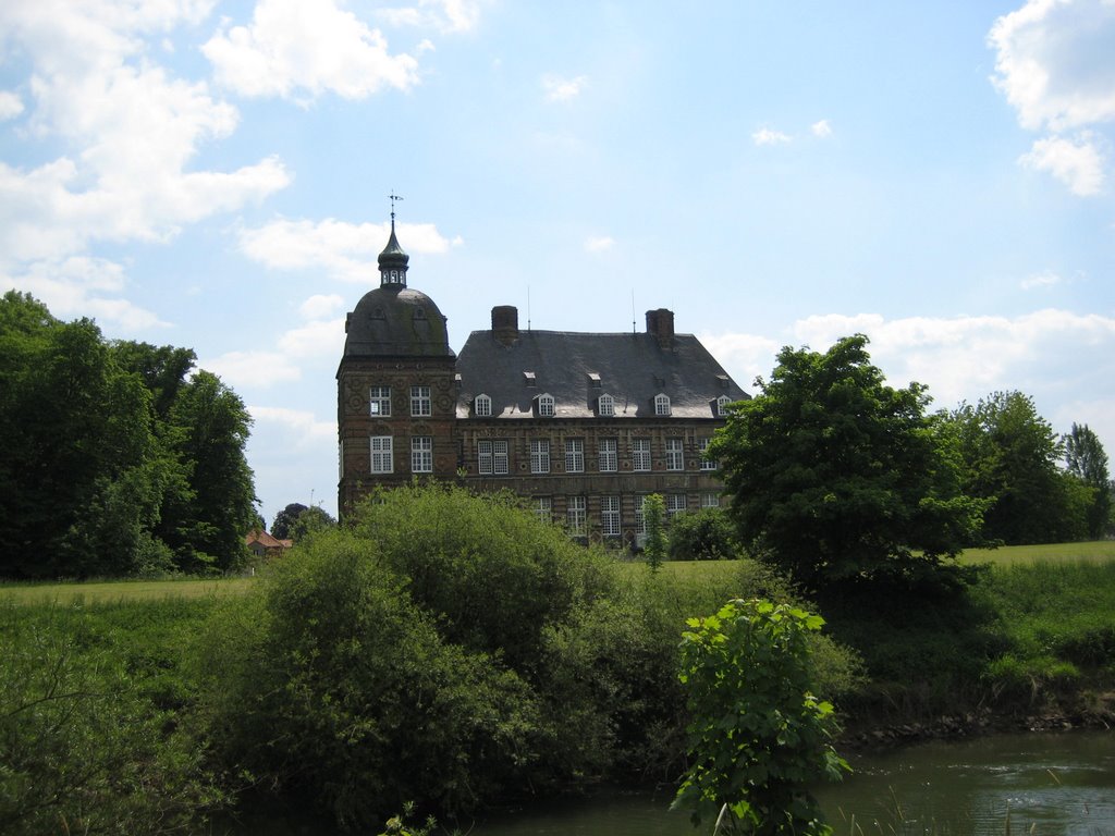 Schloss Hovestadt by Waltraut Scholz