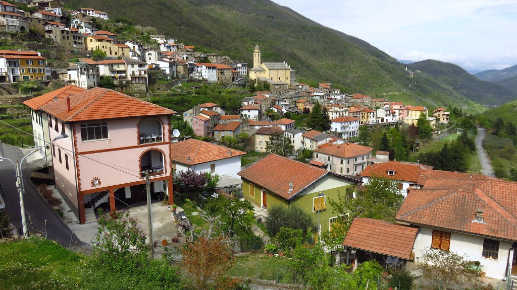 Rezzo- Via al santuario- la recente espansione del borgo by giancamonty 42