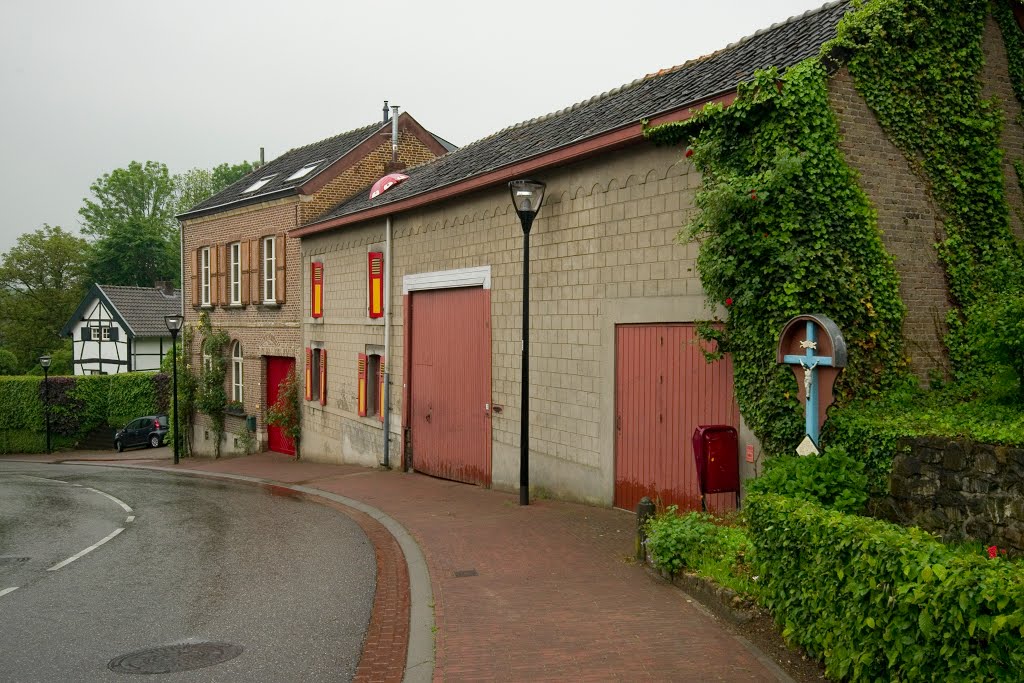 Dorpstraat, Mheer by Tjark van Heuvel