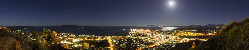 Night over Townsville - I by Alberto Pedrotti