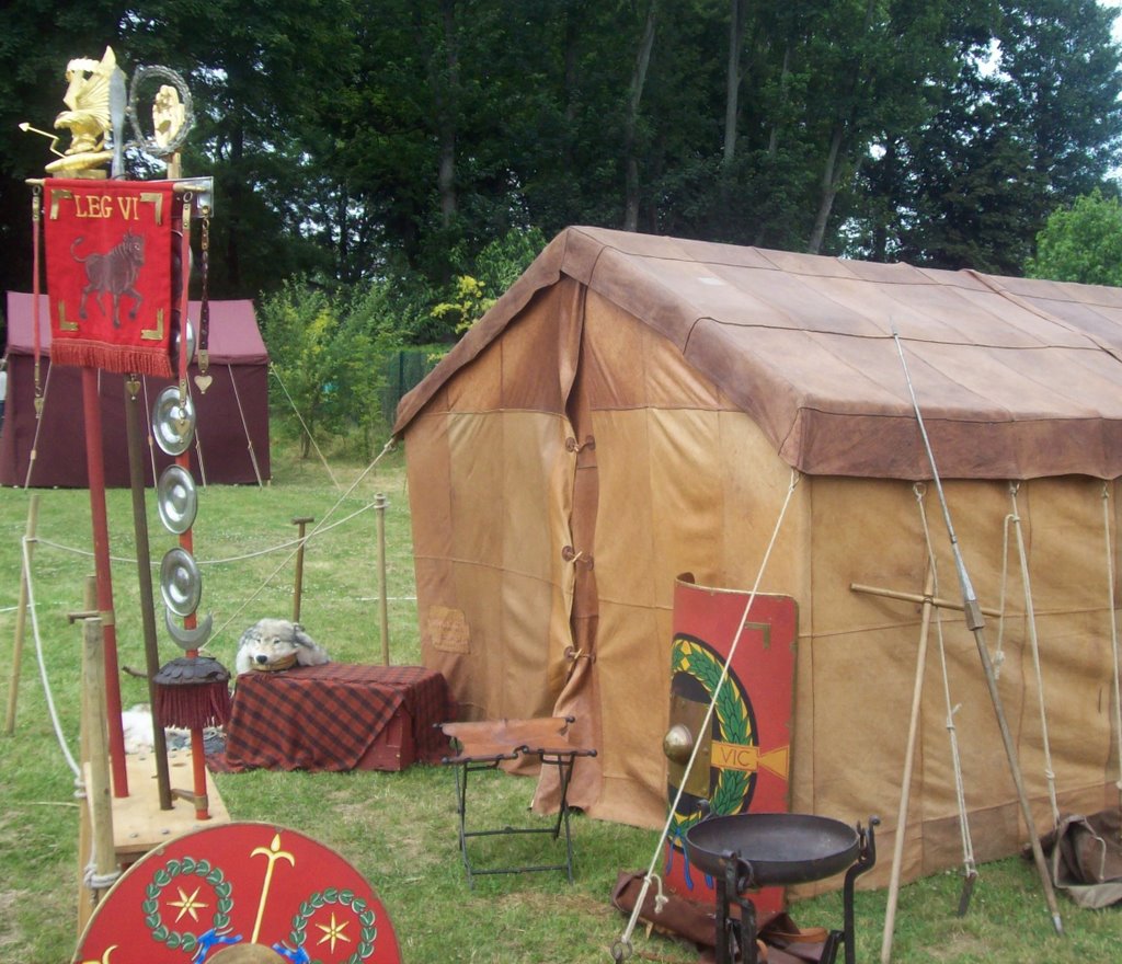 Tout était devenu si calme dans le camp romain! by ch' caf'