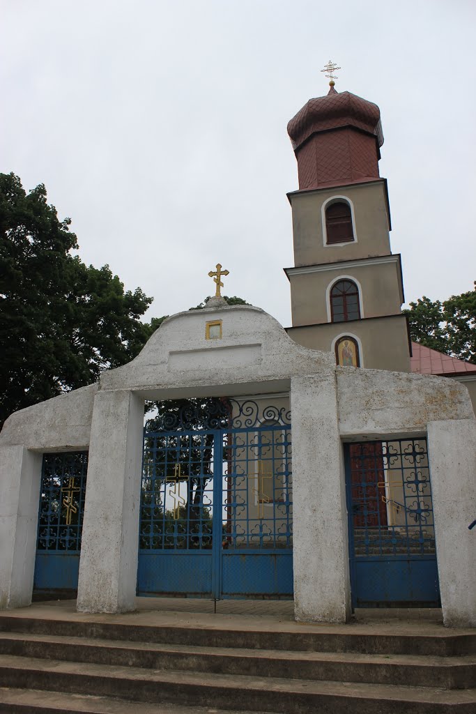 Kirche in Nowy Dwór by Julian Nyča