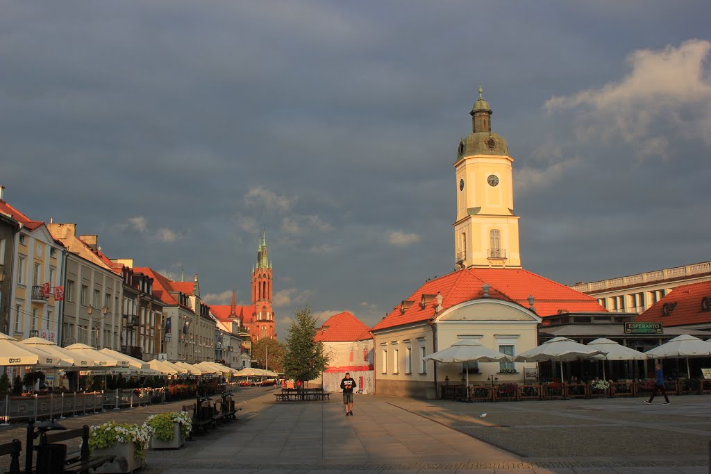 Im Stadtzentrum von Białystok by Julian Nyča