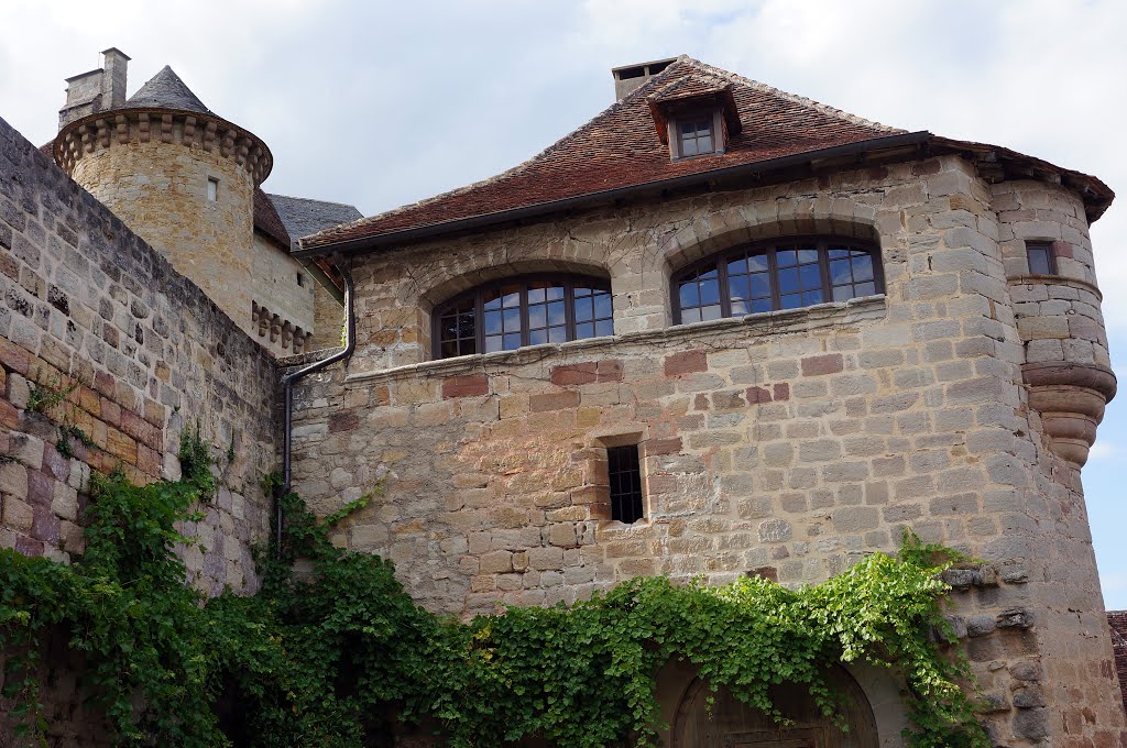 19500 Curemonte, France by Pedro Sainz