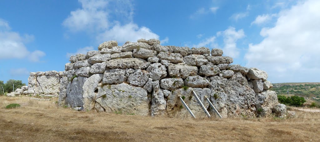 Ggantija neolith Temple, Gozo, Malta by ThalerGy