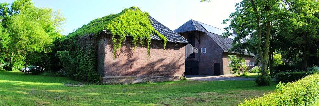 Randwijk - Nijburgsestraat 2 : Boerderij by John Scholte