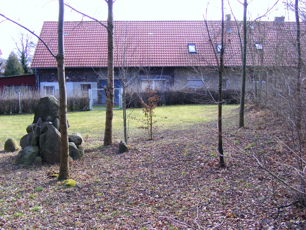 Möllendorf, Gemeinde Sonnewalde, Niederlausitz. Im Rücken des Kriegerdenkmals. by velthurvik