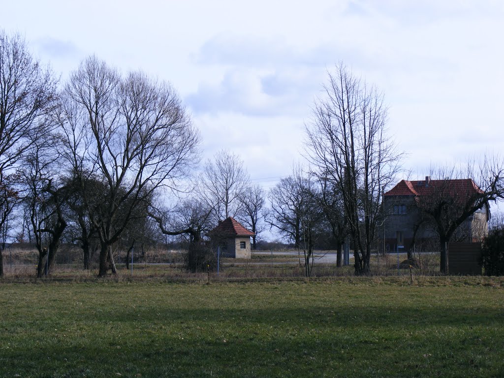 Möllendorf, Gemeinde Sonnewalde, Niederlausitz. Alte Wage und Bahnhof Möllendorf. by velthurvik