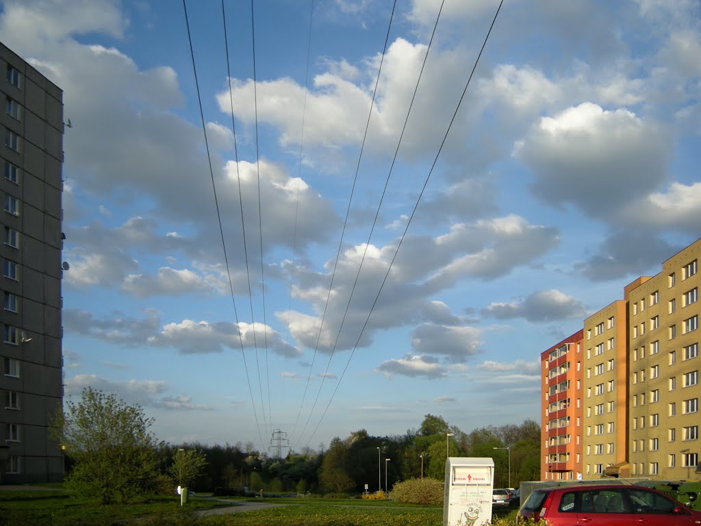 Mraky a el. vedení v Havířově-Šumbarku by FotoMor