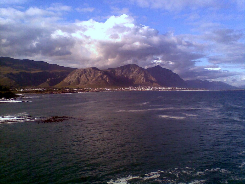 Gansbay area viewed from Hermanus by iamtaz