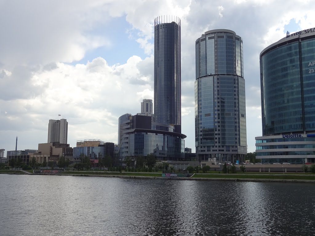 Yekaterinburg by Kolokolchik M