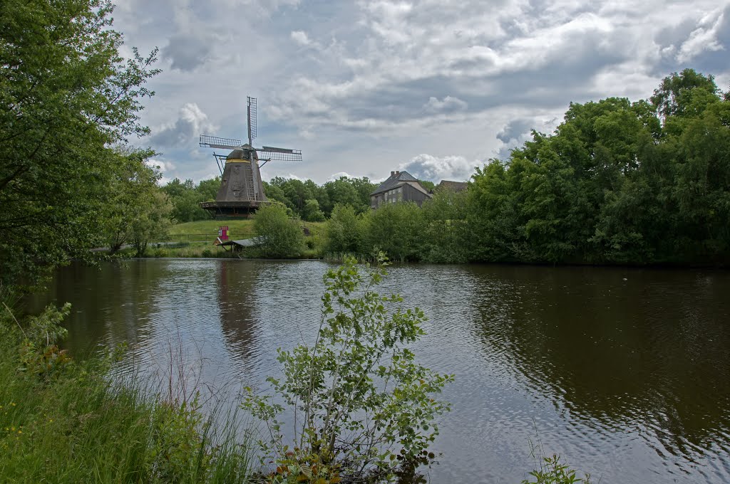 Neu-Anspach, Germany by Jürgen Düring