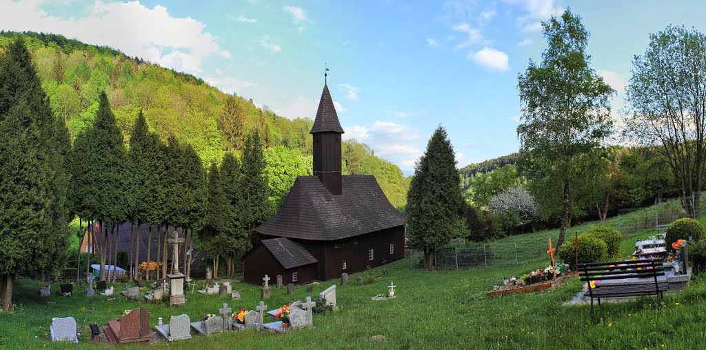 Wooden church in Zalesie by sciezkawbok.wordpres…