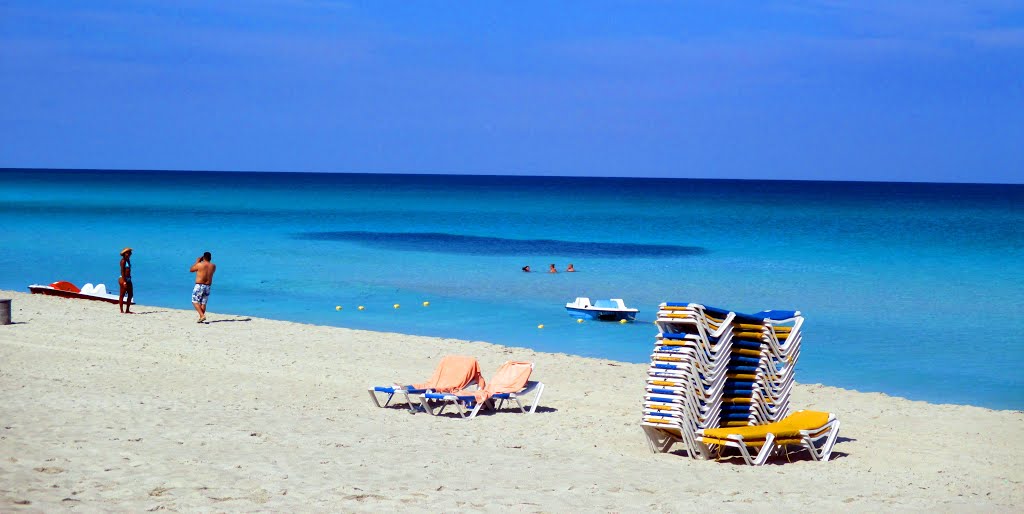 Varadero, Cuba by Rolando Hernandez