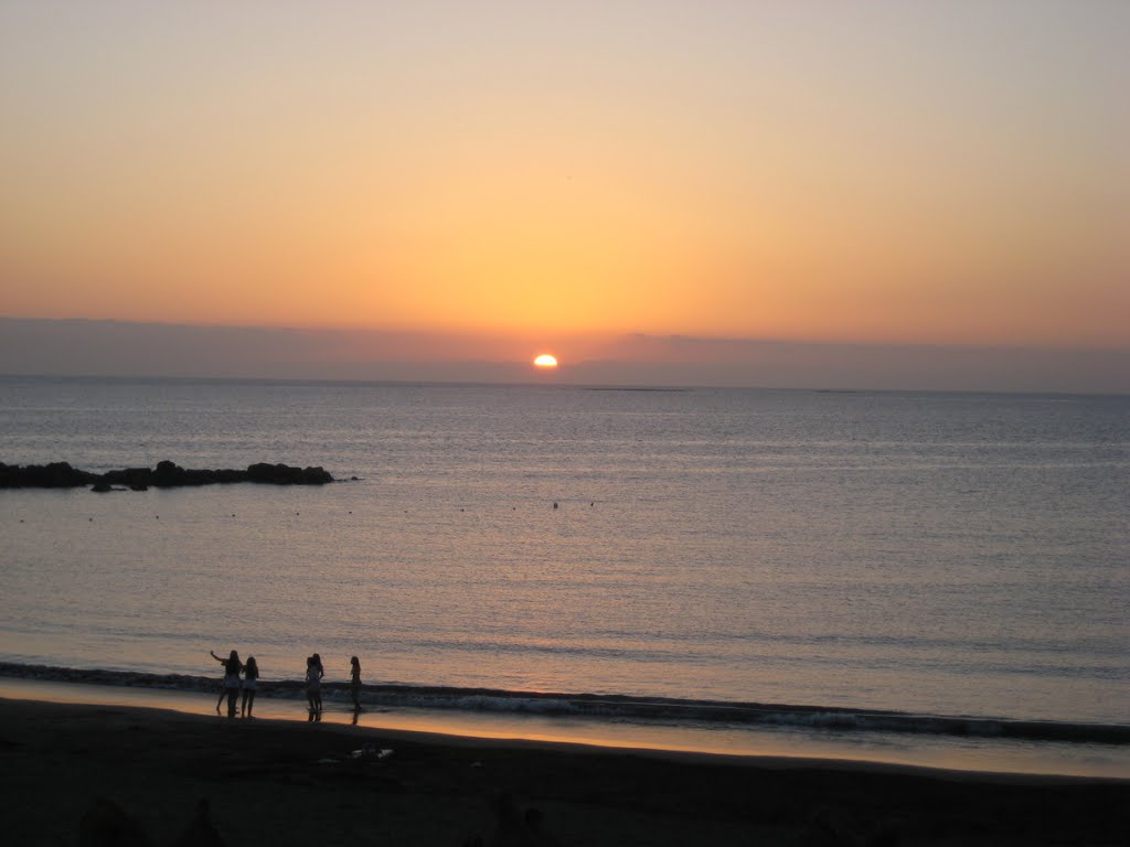 Playa de la Américas, Santa Cruz de Tenerife, Spain by zumodevidrio