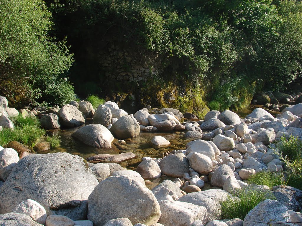 ALVOCO DA SERRA - Ribeira de Alvoco by Victor Santos