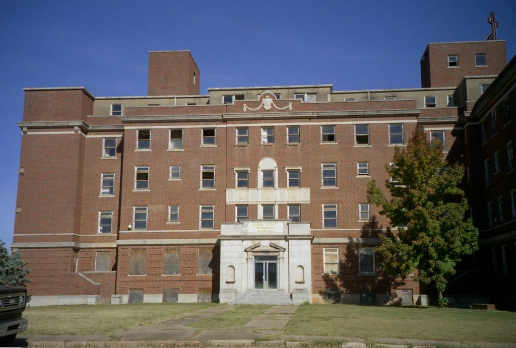 Guthrie_OK_Logan County Hospital_Nov_2005-002 by lightbenders