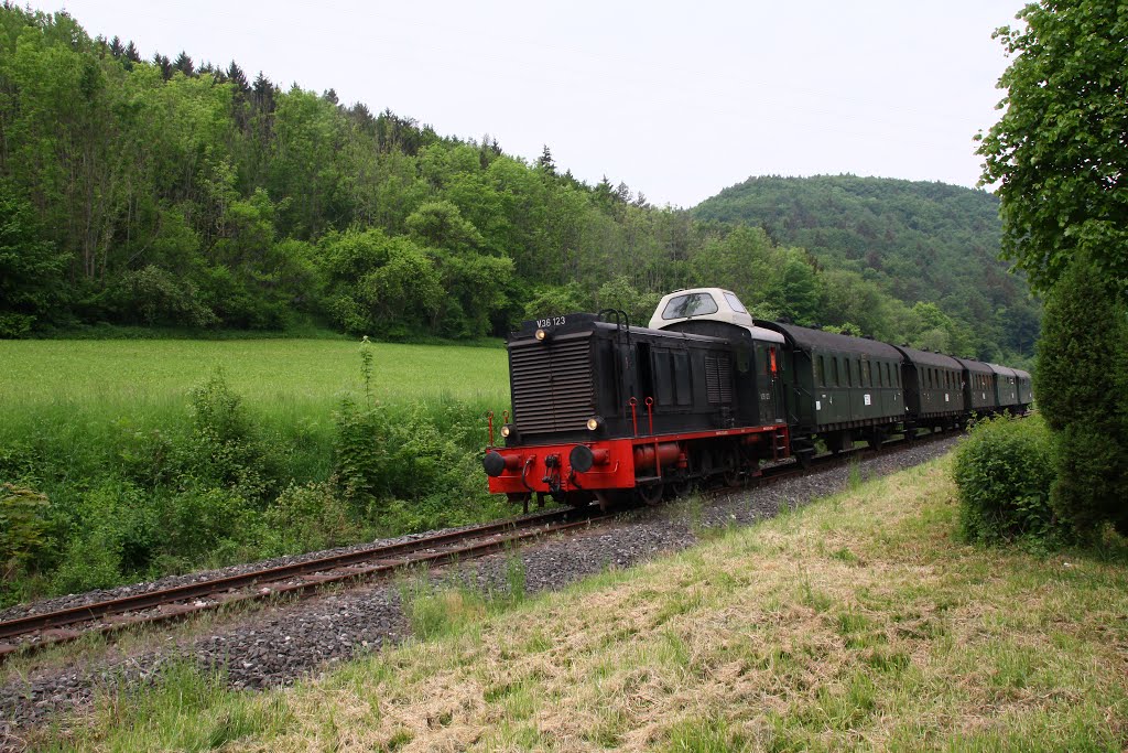 Die V 36 123 der DFS (Dampfbahn Fränkische Schweiz e.V.) bei Muggendorf -1- by Bernhard Würges