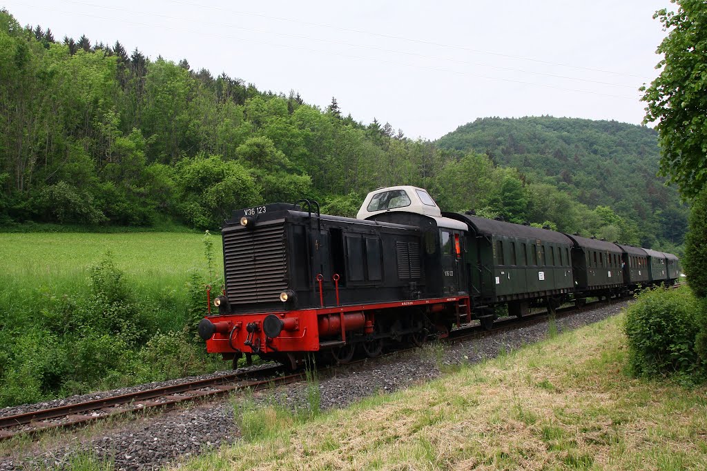 Die V 36 123 der DFS (Dampfbahn Fränkische Schweiz e.V.) bei Muggendorf -2- by Bernhard Würges