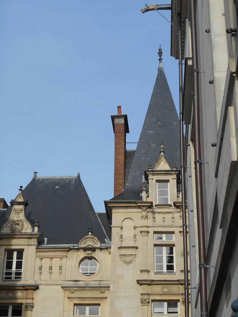 10 rue Hoche, RENNES by Goyan