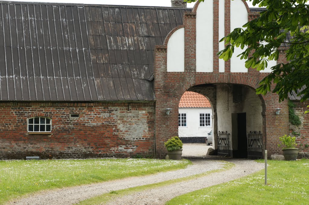 Ved Trøjborg Ruin, 31. maj 2015 by Papkassen save panor…