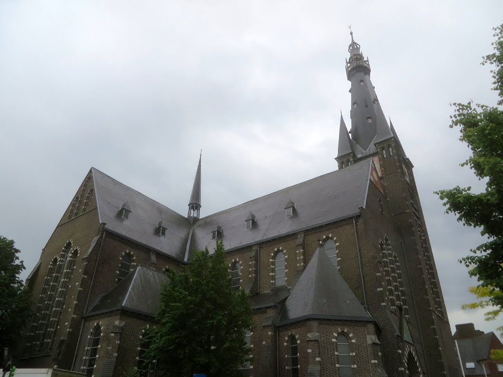 BE - Hamont - Pastoor Lemmensstraat (Sint Laurentiuskerk) by Danny Danckaert