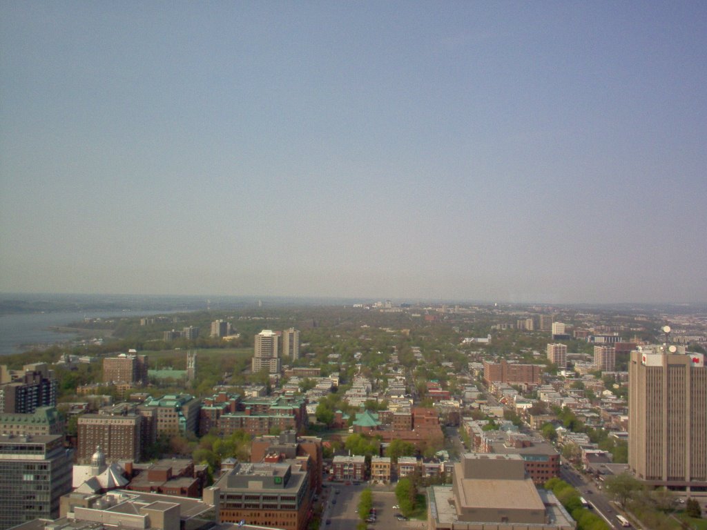 View of Quebec from L'Observatoire de la Capitale by sistermoonshine