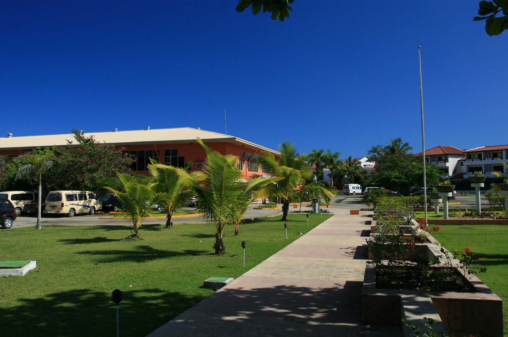 Shopping Mall in the Complex by kenrobb