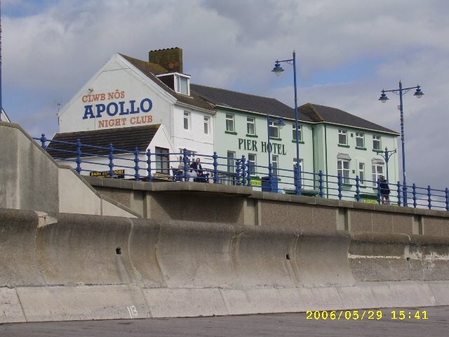 Porthcawl promenade by lrhysr