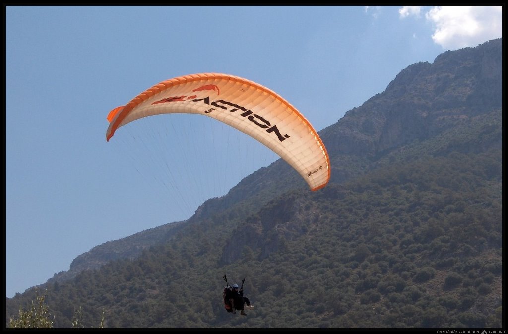 Reaction-paragliding in Ölüdeniz - Turkey by Tom Van Deuren