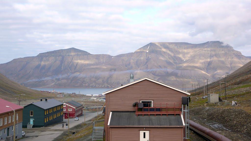 Longyearbyen, from Guesthouse 102, Svalbard by Tomas Persson