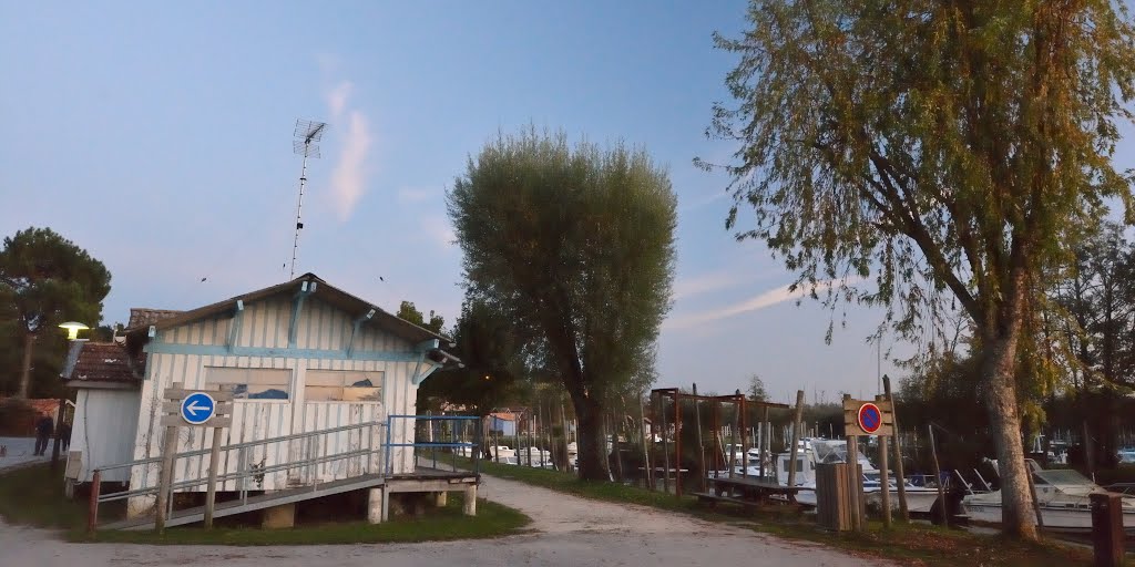 Port de Biganos, France, Octobre 2014 by Photo Guide