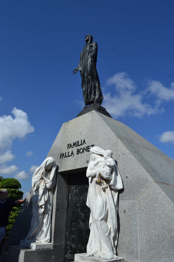 MAUSOLEO DE FAMILIA FALLA BONET, OBRA DE MARIANO BENLLIURE. by CÉSAR O. GÓMEZ LÓPEZ