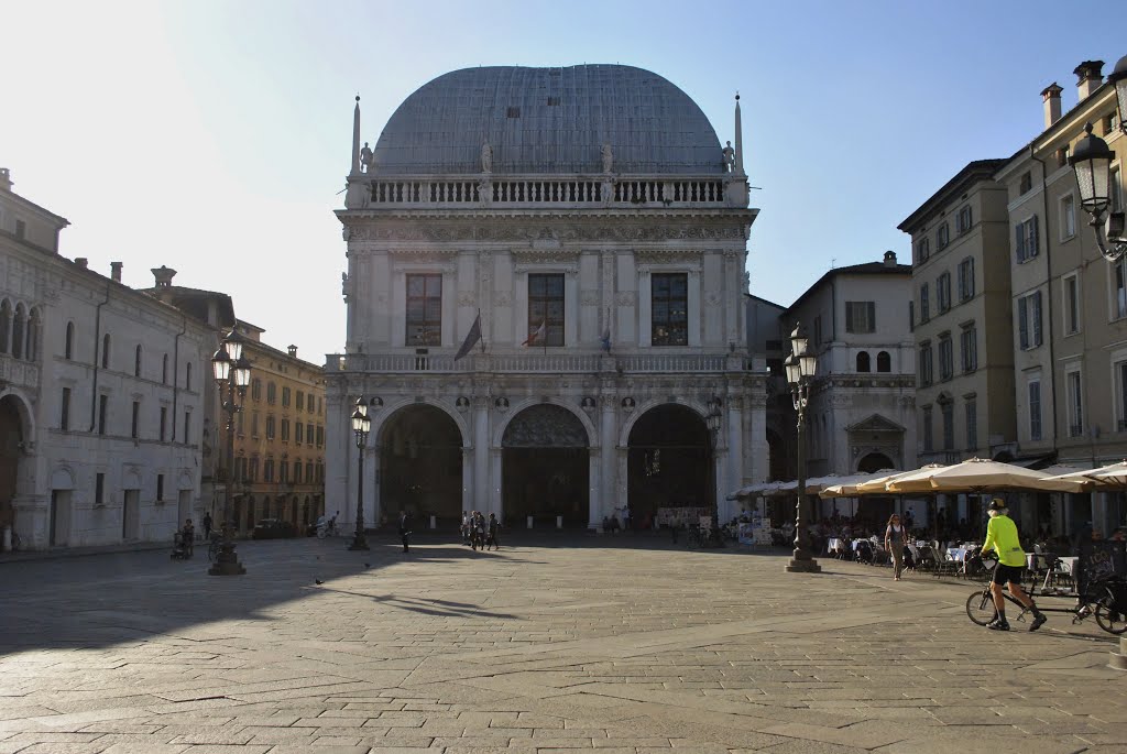 Piazza loggia by frabet