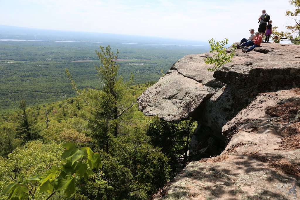 Artists Rock - North-South Lake/Escarpment Trail Loop Hike - Long Path - Haines Falls, NY, USA - May,24,2015. by mariok40