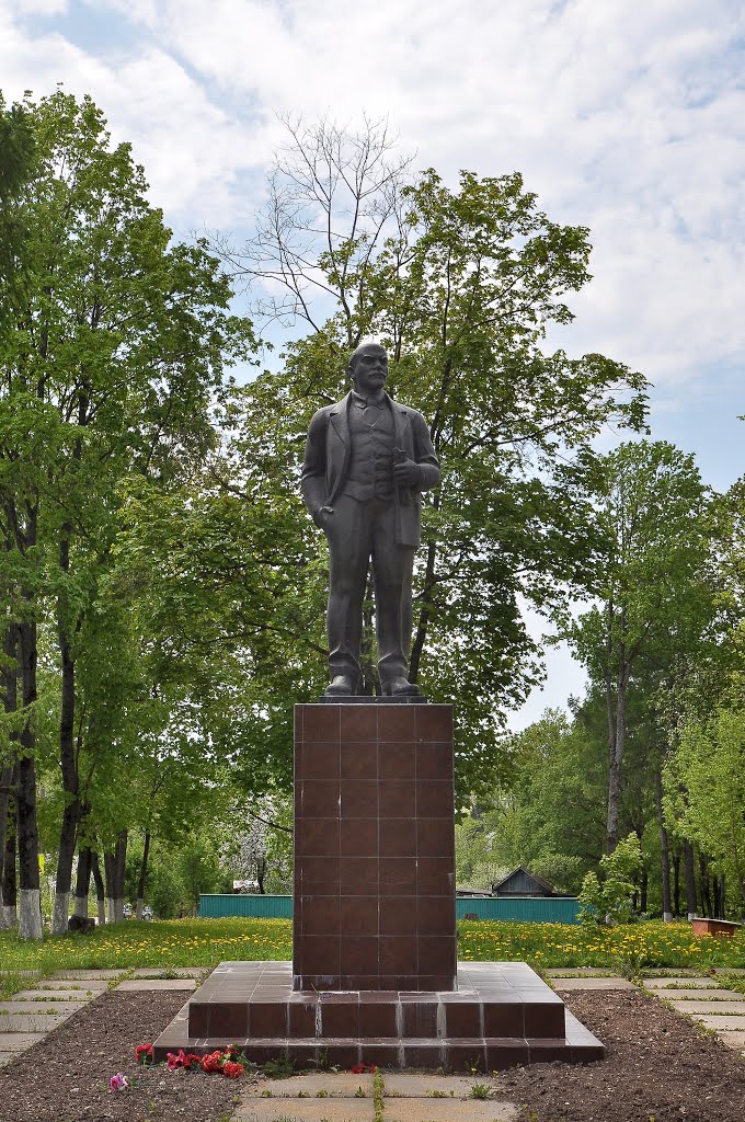 Monument to Lenin by IPAAT