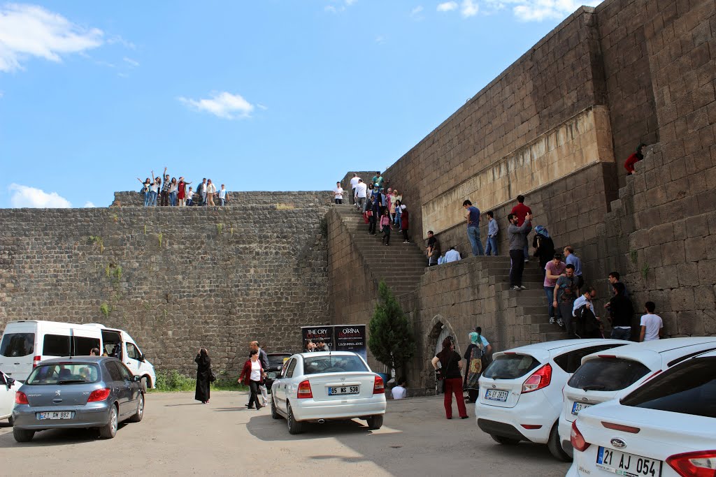 Diyarbakır keçi burcu ve insan manzaraları 2015 by ismail bjk