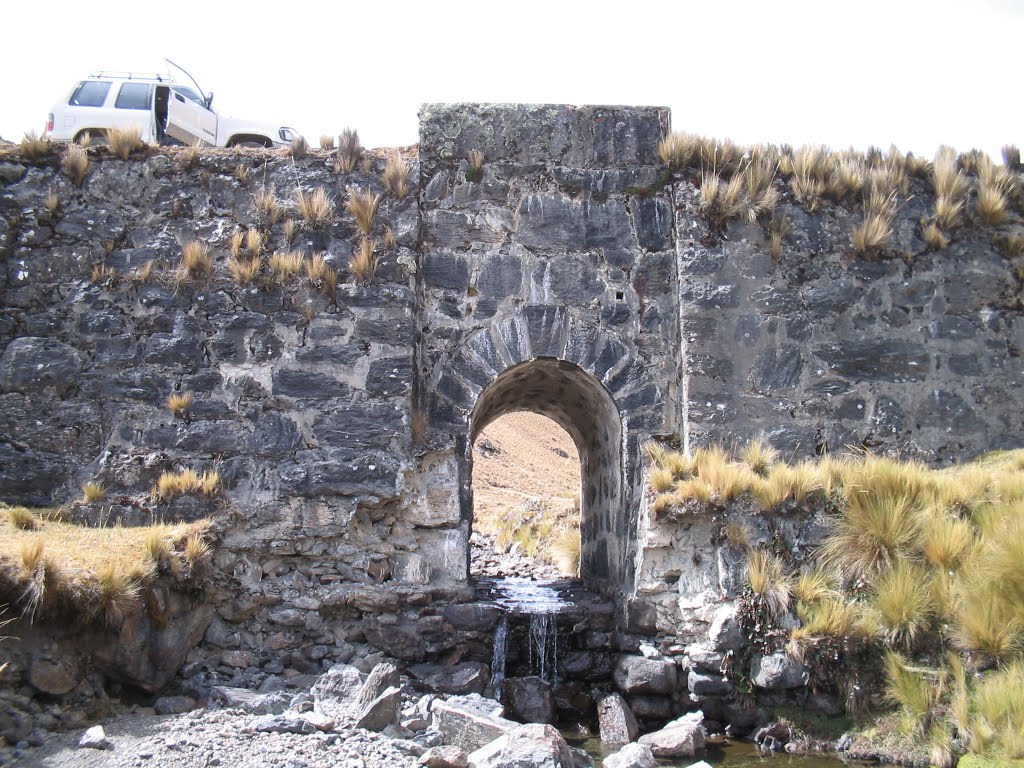 Puente de piedra en camino antiguo al Chapare by Emilio Bottega