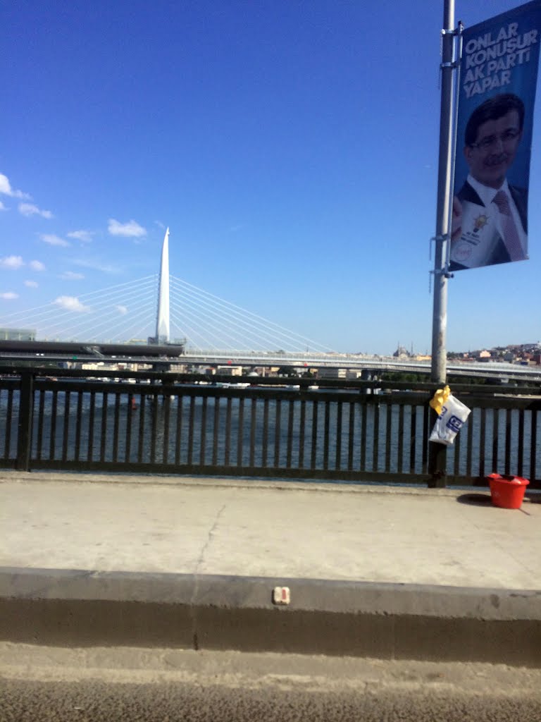 Bedrettin, Atatürk Köprüsü, Beyoğlu/İstanbul, Turkey by Hadi Kazu