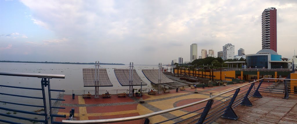 Vista del Malecón 2000 desde la zona norte by Miguel Angel Cárdena…