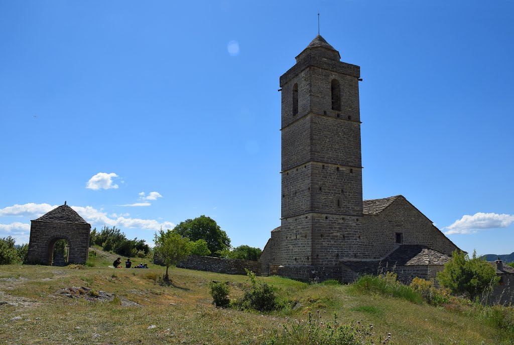 Esconjuradero e iglesia by JOSE ALBERTO RODRIGU…