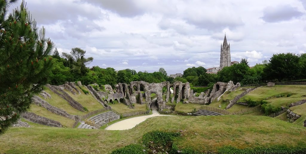 Arênes gallo-romaines de Saintes by Pat BarbeBlues