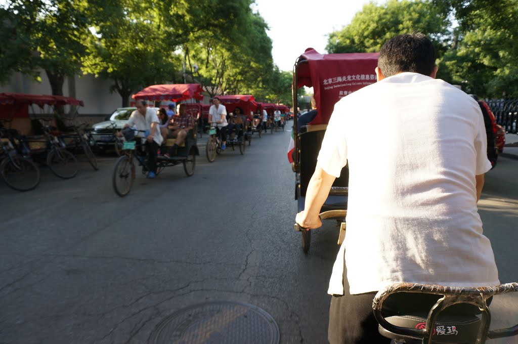 In risciò negli "hutong" di Pechino. Cycle rickshaws in the "hutong" of Beijing. by Landi Paolo (brezza)