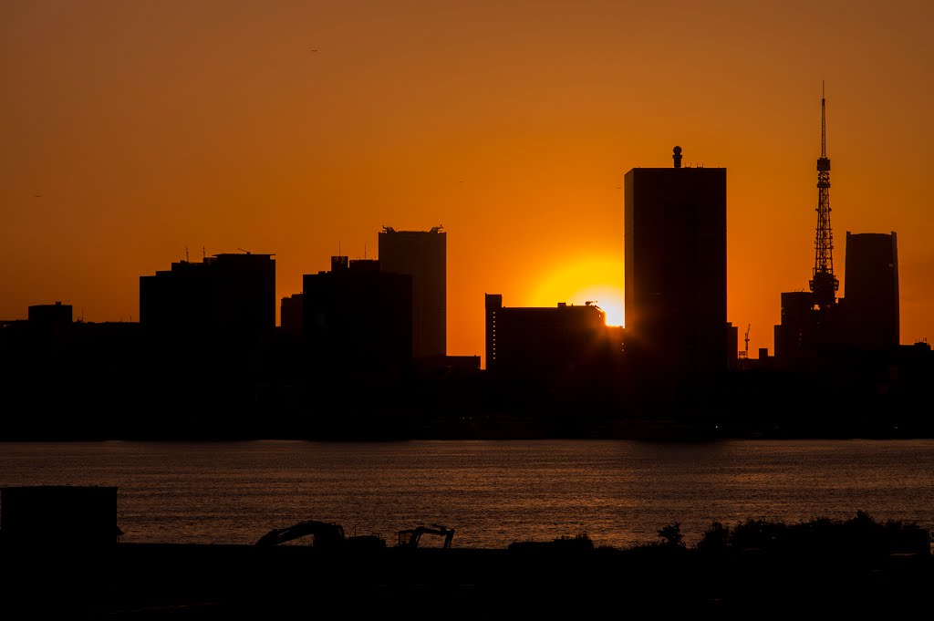 Tokyo Port at sunset / 夕暮れの東京港 by T SATO