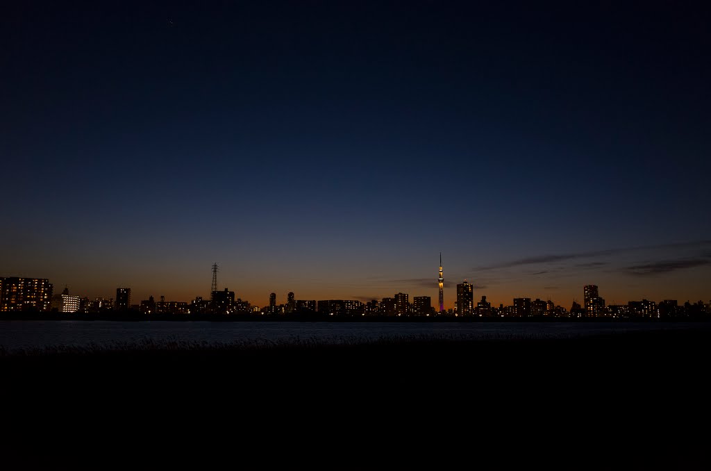 Ara-kawa (river) at twilight / 荒川 by T SATO