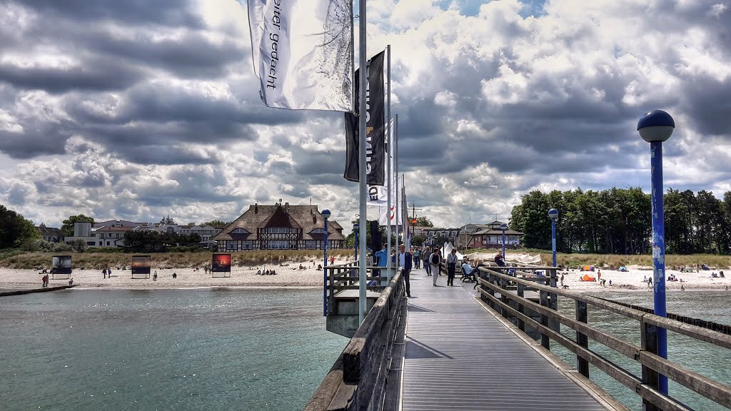 Ostseebad Zingst: Blick von der Seebrücke by K.-H. Vollrath